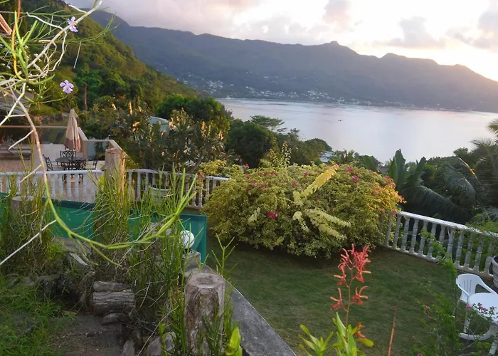 Sunset Bay * Glacis (Mahe)