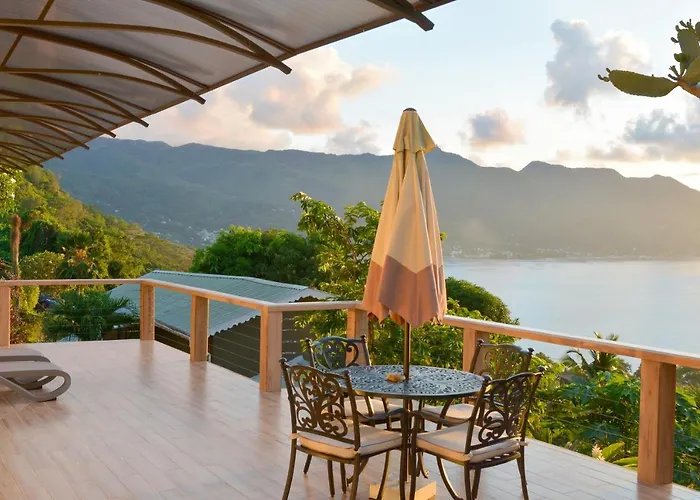 Sunset Bay Glacis (Mahe)